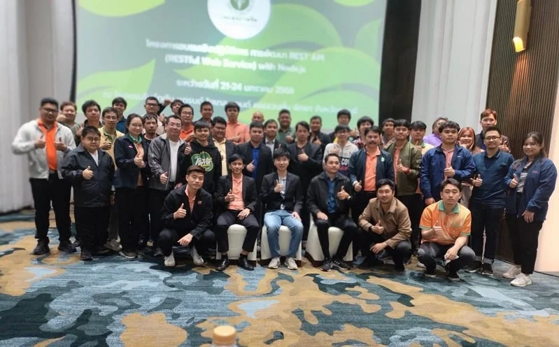 ภาพผู้เข้าอบรมและวิทยากรหลังจบการอบรมสำหรับองค์กร